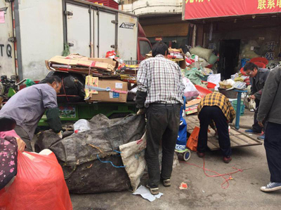 無錫梁溪城管規(guī)范廢品經(jīng)營 有效維護城市生活環(huán)境